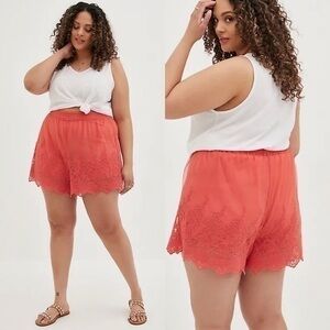 TORRID EMBROIDERED SHORT - MESH CORAL